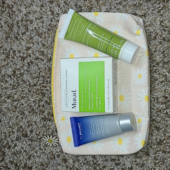 4 Piece Skincare Bundle - Picture 1 of 8